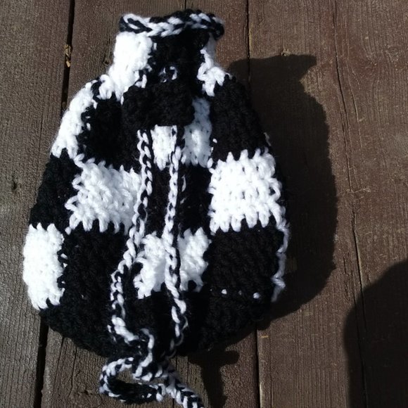 Crochet Checkered Cross-Body Bag - Picture 6 of 9